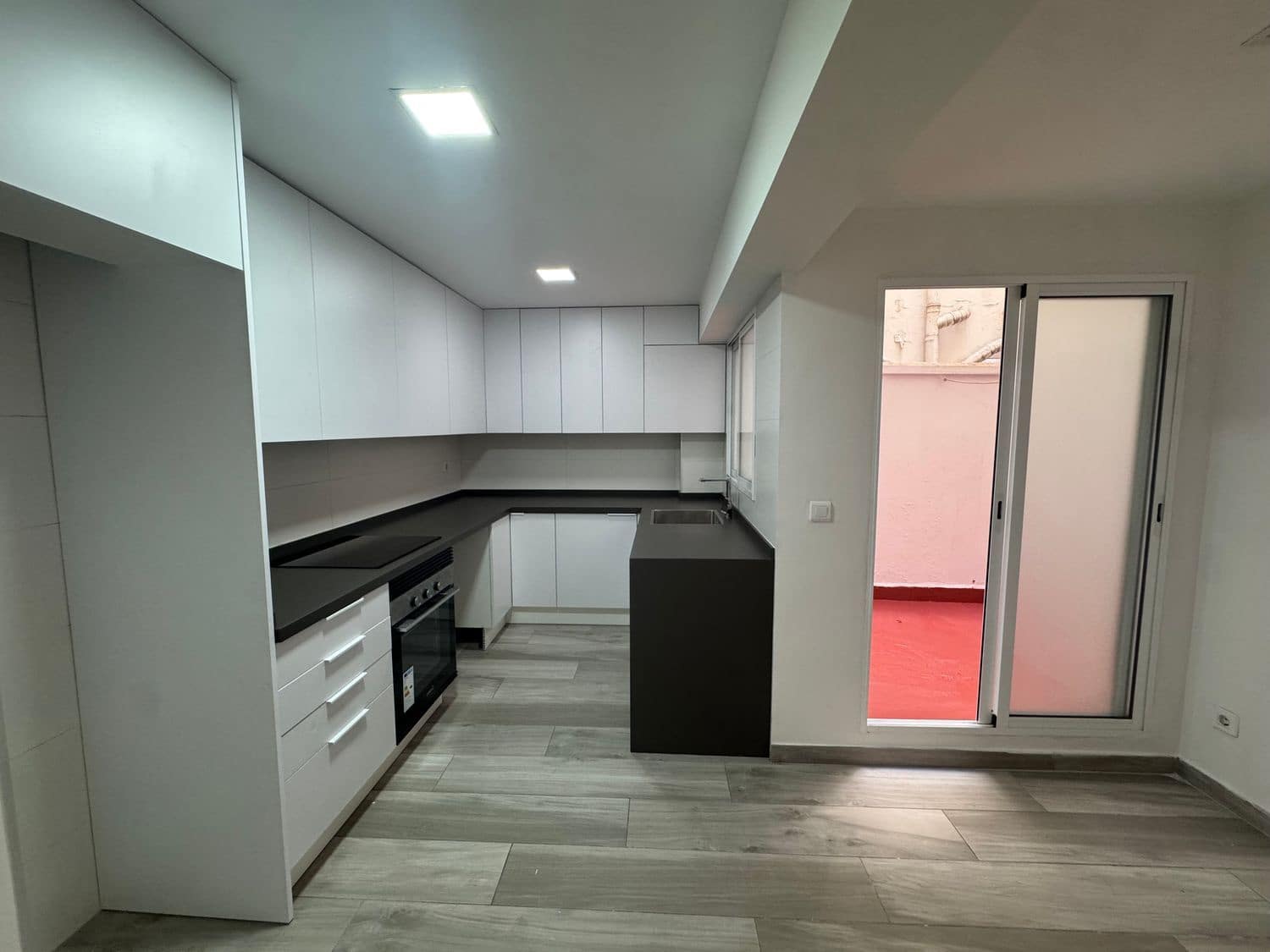 2 soverom Leilighet til leie i Valencia by - € 1 500 (Ref: 9869950)