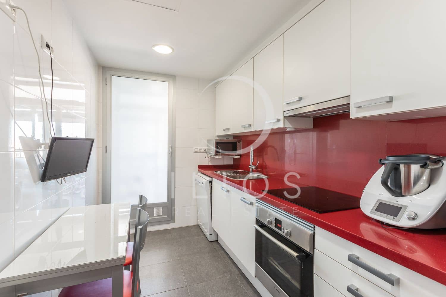 3 bedroom Apartment for rent in Mislata with garage - € 1,500 (Ref: 9901621)