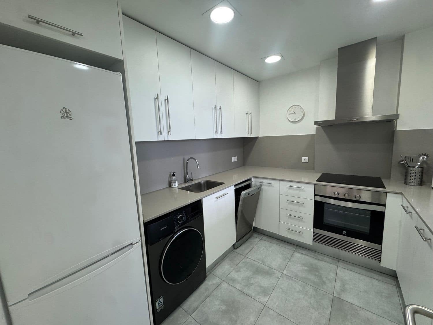 3 bedroom Apartment for rent in Valencia city - € 1,600 (Ref: 9939599)