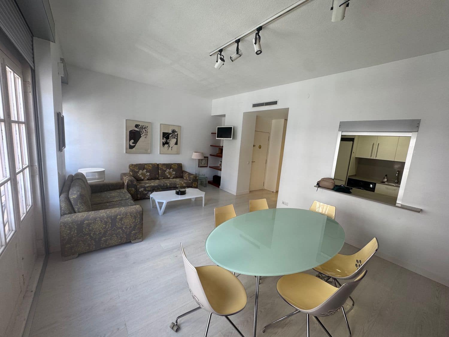 3 bedroom Apartment for rent in Valencia city - € 1,600 (Ref: 9939599)
