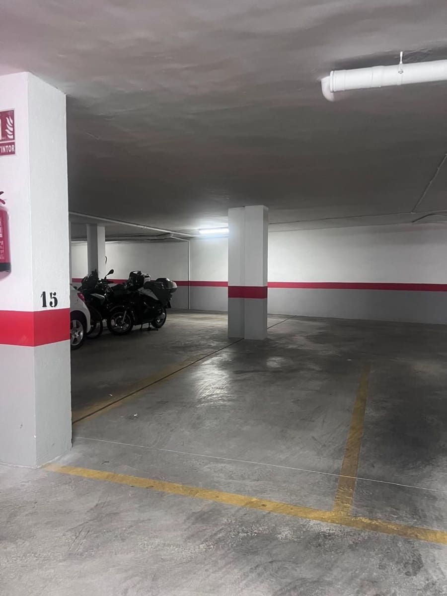 Autotalli vuokrattavana paikassa Valencia kaupunki - 130 € (Ref: 9953904)