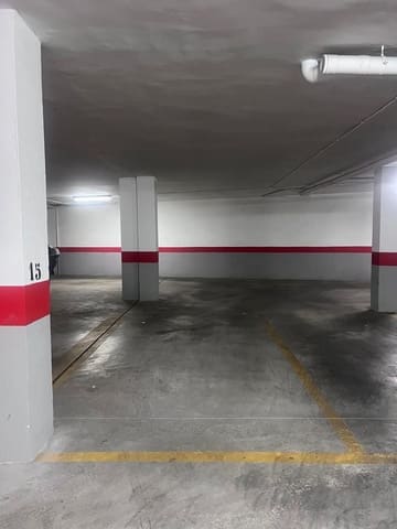 Autotalli vuokrattavana paikassa Arrancapins, Valencia kaupunki - 130 € (Ref: 9953904)