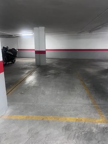 Autotalli vuokrattavana paikassa Arrancapins, Valencia kaupunki - 130 € (Ref: 9953904)