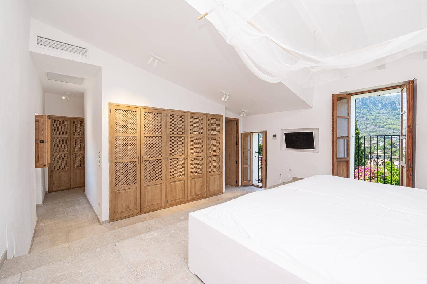 3 bedroom Villa for sale in Soller with pool garage - € 2,655,000 (Ref: 10051879)