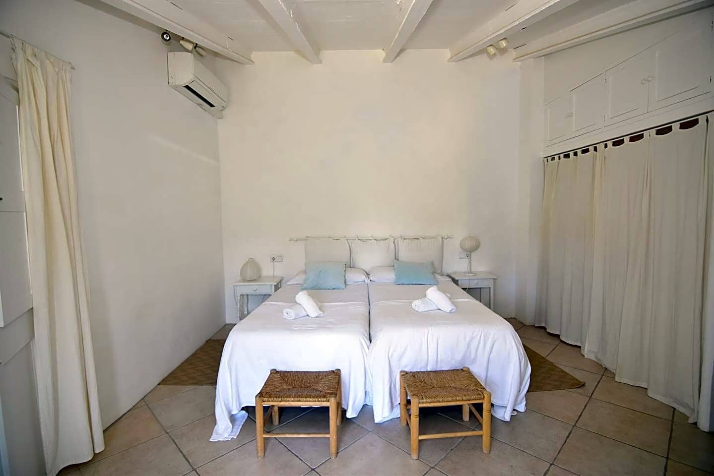   4 soveværelse   ferieFinca/Landehus i Soller   med   swimmingpool  garage  - € 450 (Ref: 9415210)