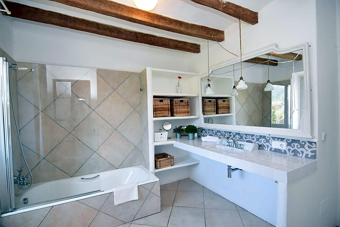   4 soveværelse   ferieFinca/Landehus i Soller   med   swimmingpool  garage  - € 450 (Ref: 9415210)