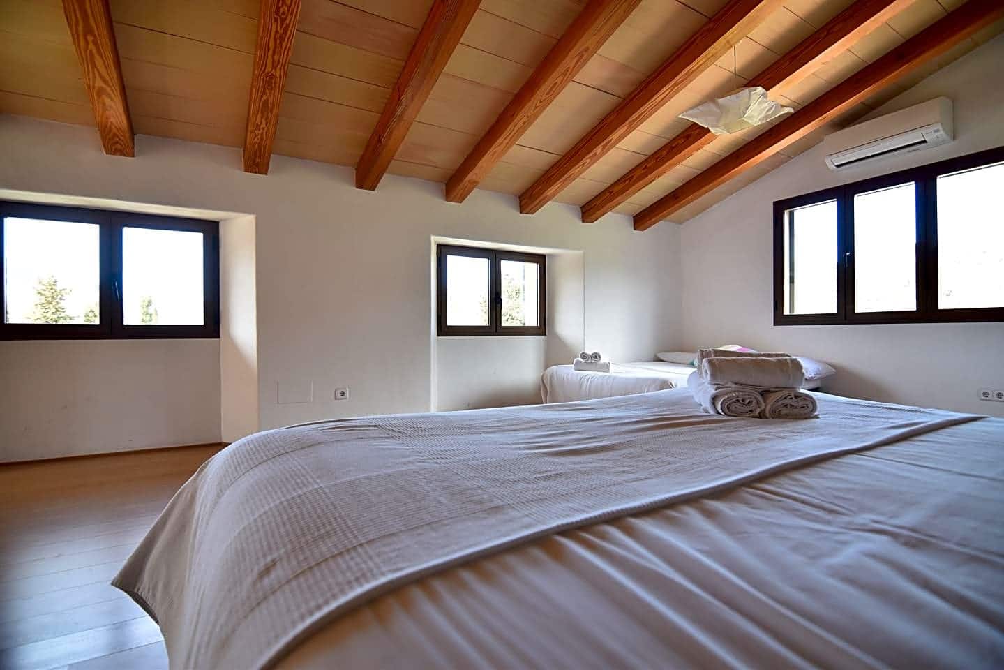   4 soveværelse   ferieFinca/Landehus i Soller   med   swimmingpool  garage  - € 450 (Ref: 9415210)