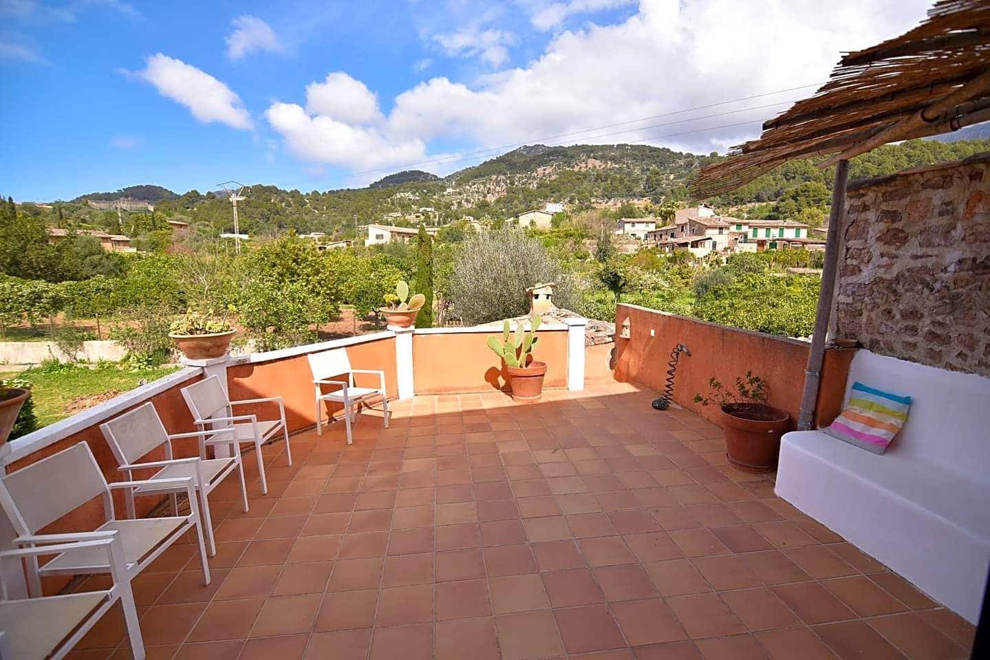   4 soveværelse   ferieFinca/Landehus i Soller   med   swimmingpool  garage  - € 450 (Ref: 9415210)