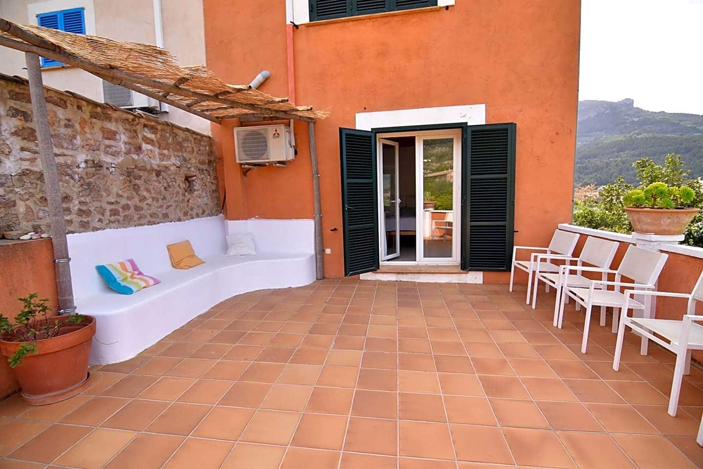   4 soveværelse   ferieFinca/Landehus i Soller   med   swimmingpool  garage  - € 450 (Ref: 9415210)