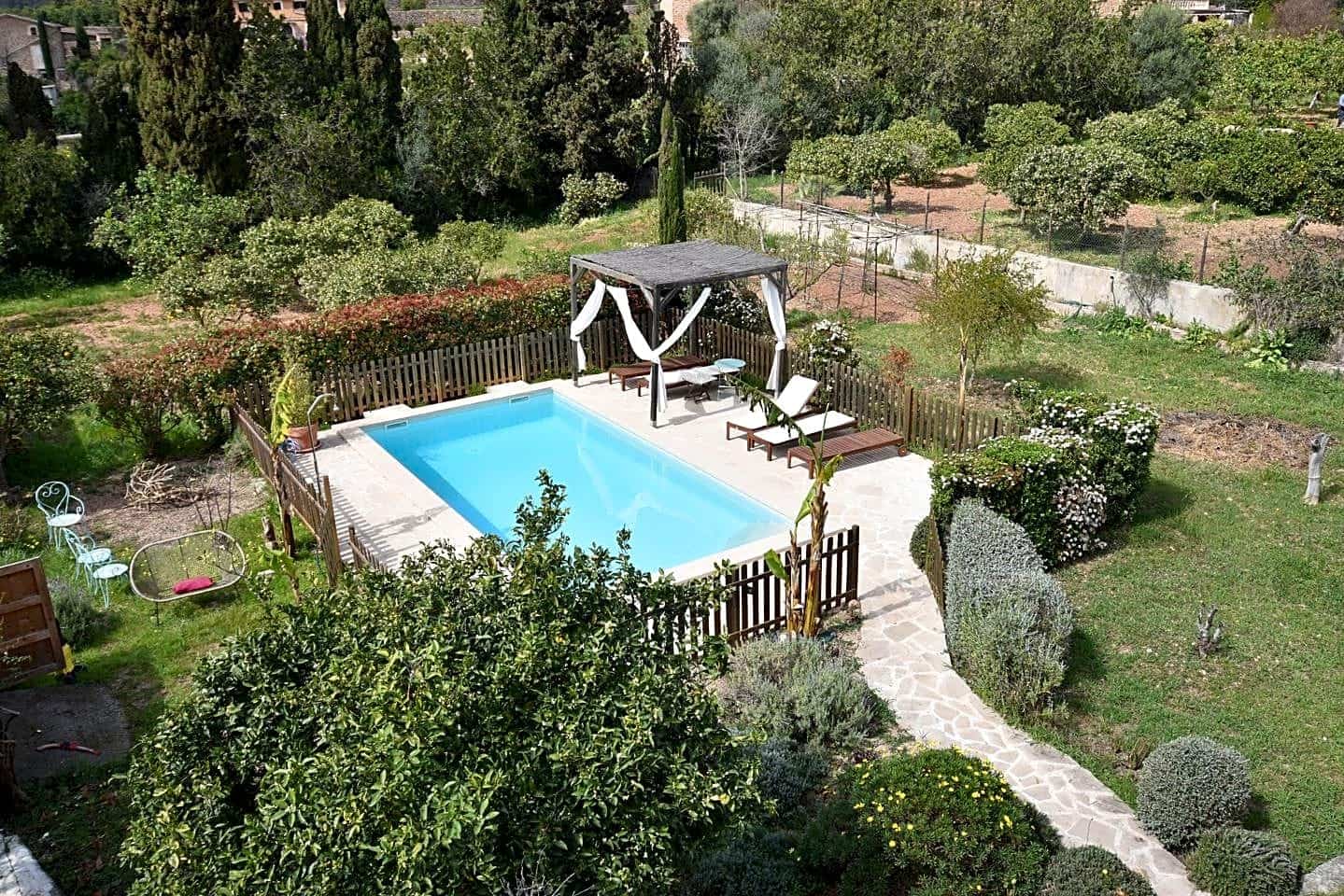   4 soveværelse   ferieFinca/Landehus i Soller   med   swimmingpool  garage  - € 450 (Ref: 9415210)