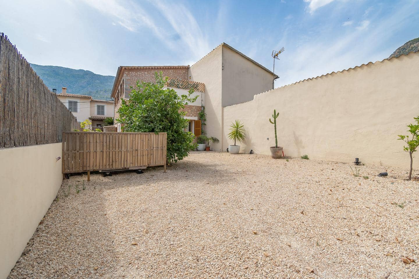 2 bedroom Villa for sale in Soller with garage - € 670,000 (Ref: 9417453)