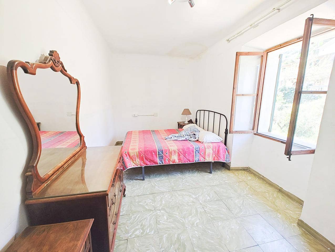 5 makuuhuone Huvila myytävänä paikassa Soller mukana 
autotalli - 650 000 € (Ref: 9679138)