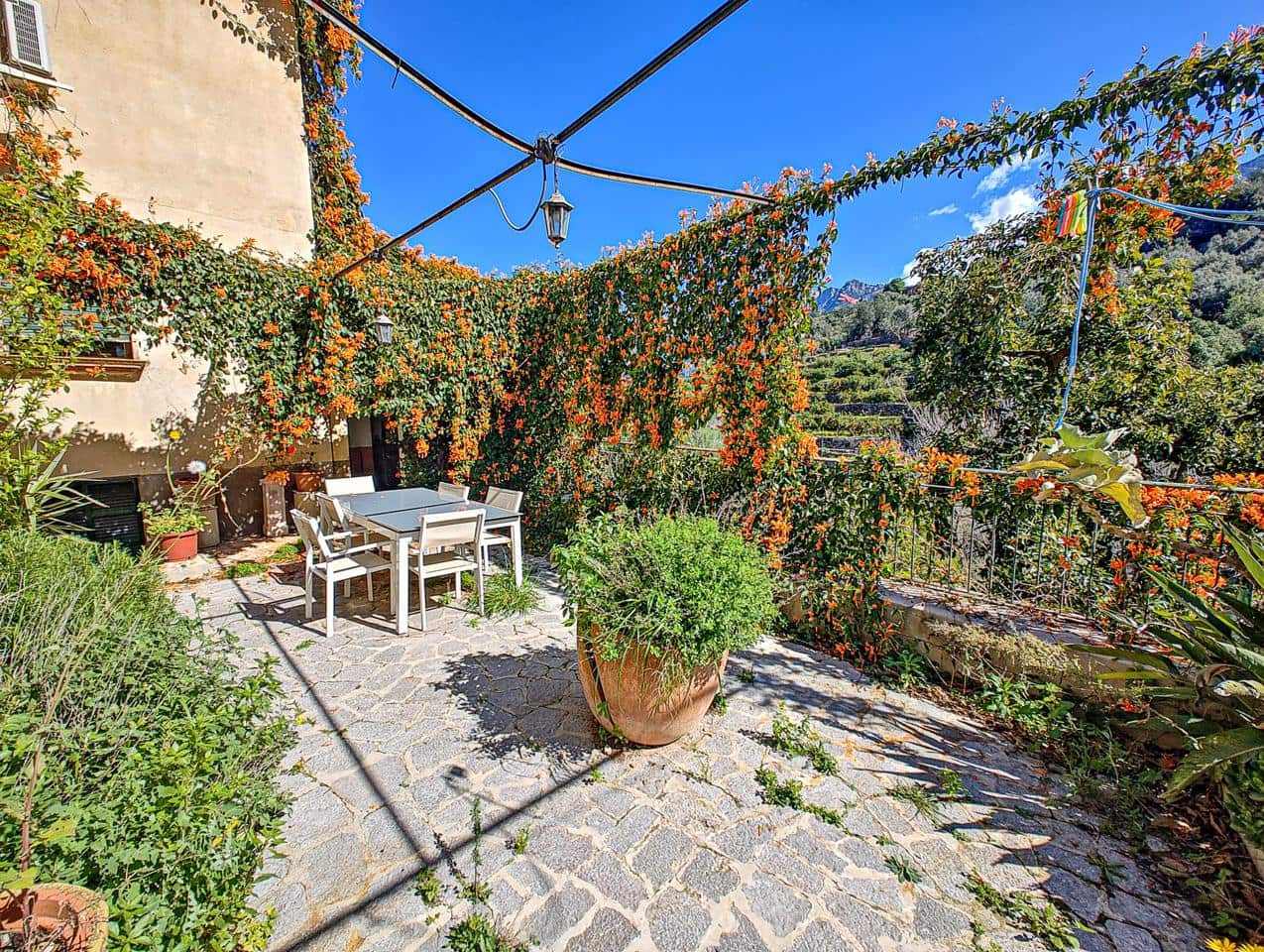 5 makuuhuone Huvila myytävänä paikassa Soller mukana 
autotalli - 650 000 € (Ref: 9679138)