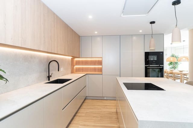 3 slaapkamer Flat te koop in Puerto de Soller / Port de Soller, Sóller met garage - € 1.590.000 (Ref: 9882437)