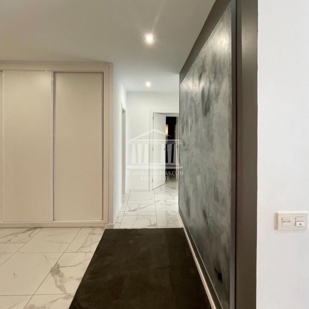 2 bedroom Flat for sale in Adeje with garage - € 340,000 (Ref: 10077350)