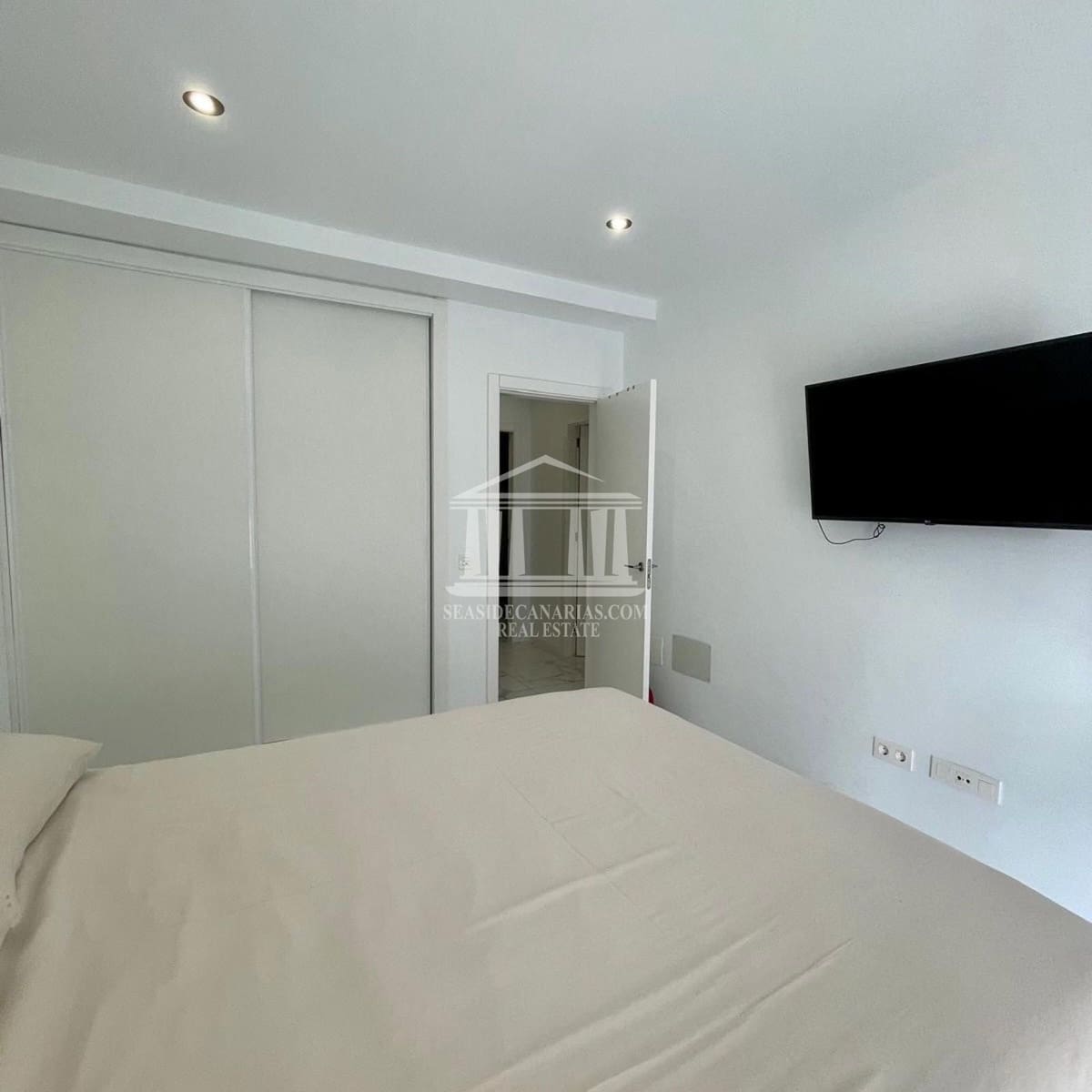 2 bedroom Flat for sale in Adeje with garage - € 340,000 (Ref: 10077350)