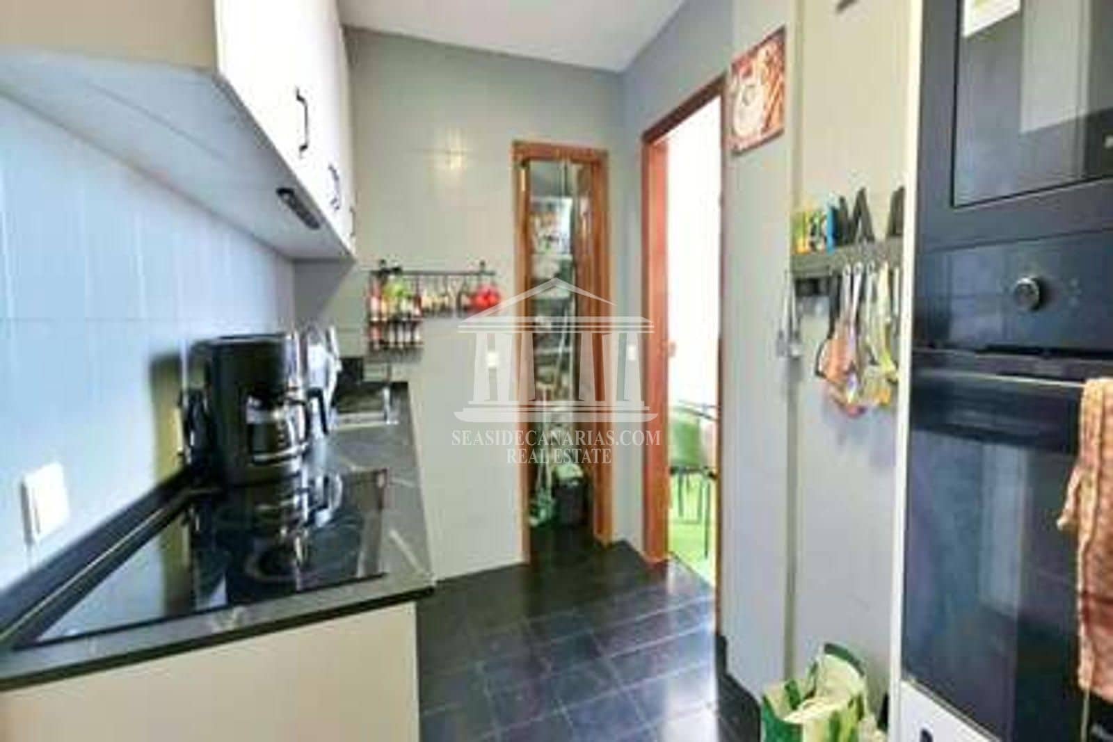 4 bedroom Flat for sale in Adeje - € 265,000 (Ref: 10130912)