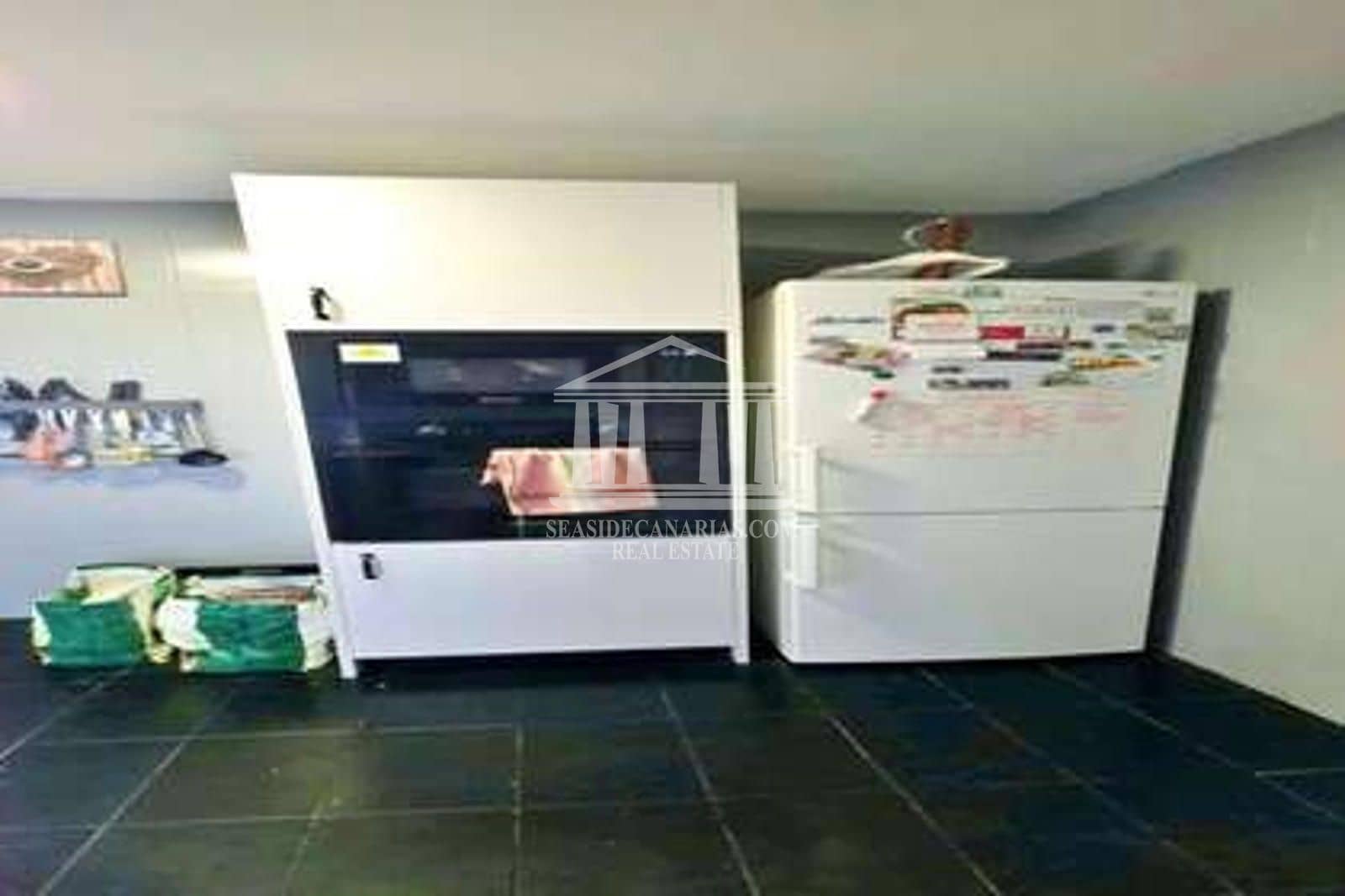 4 bedroom Flat for sale in Adeje - € 265,000 (Ref: 10130912)