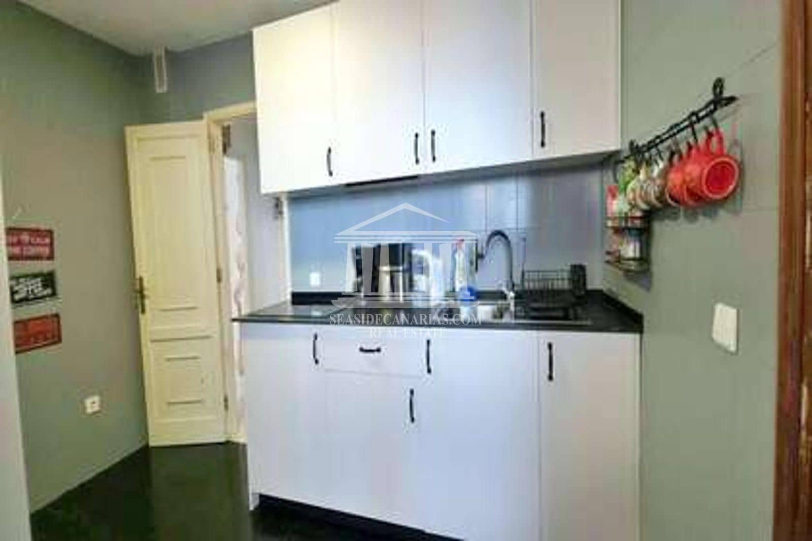 4 bedroom Flat for sale in Adeje - € 265,000 (Ref: 10130912)