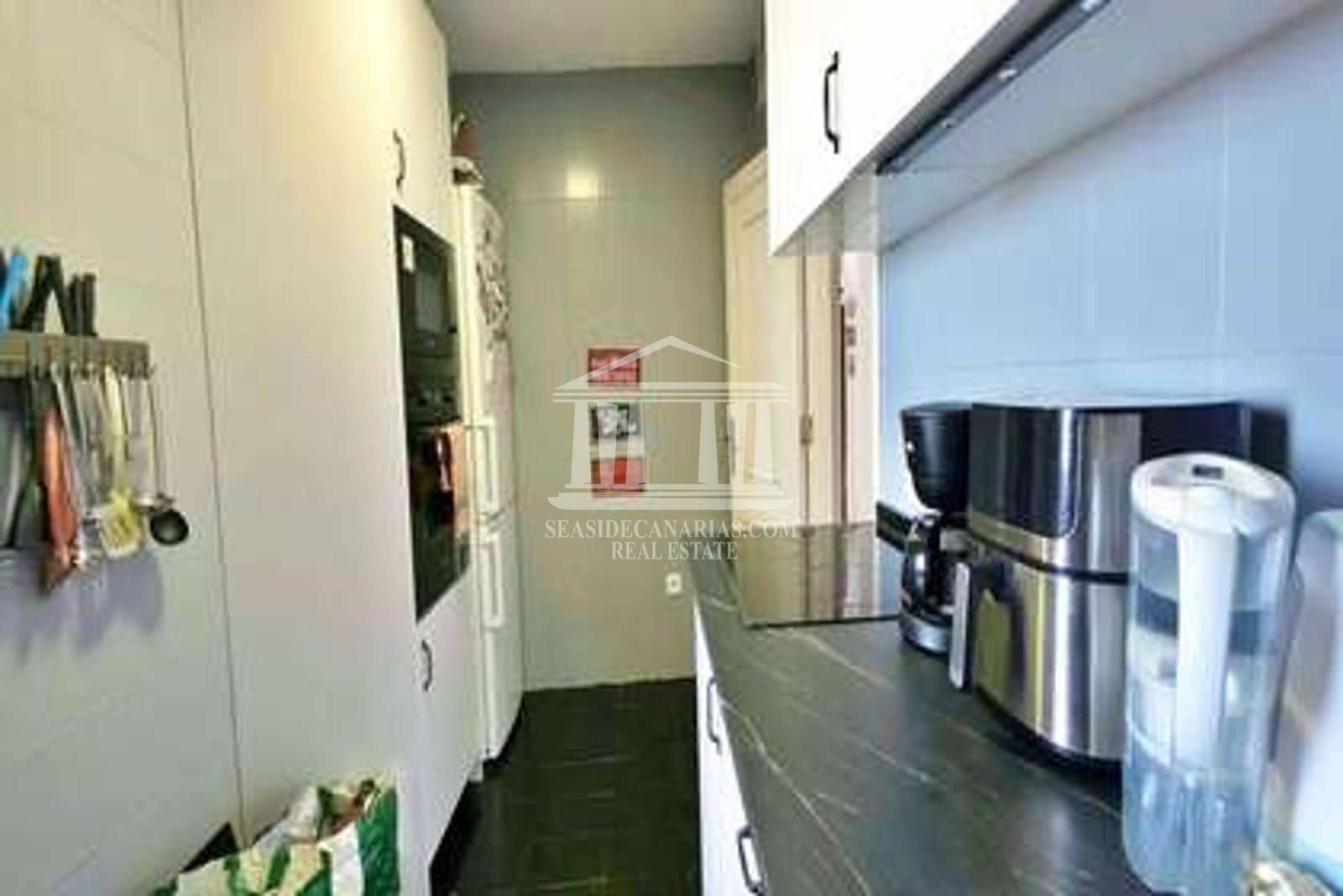 4 bedroom Flat for sale in Adeje - € 265,000 (Ref: 10130912)