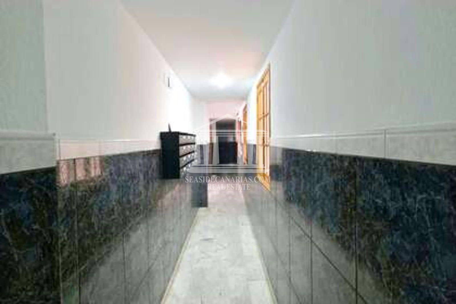 4 bedroom Flat for sale in Adeje - € 265,000 (Ref: 10130912)