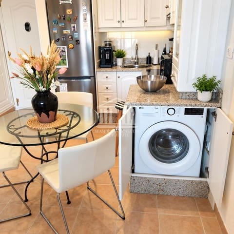 1 slaapkamer Flat te koop in Costa del Silencio, Arona met zwembad garage - € 289.000 (Ref: 10182163)