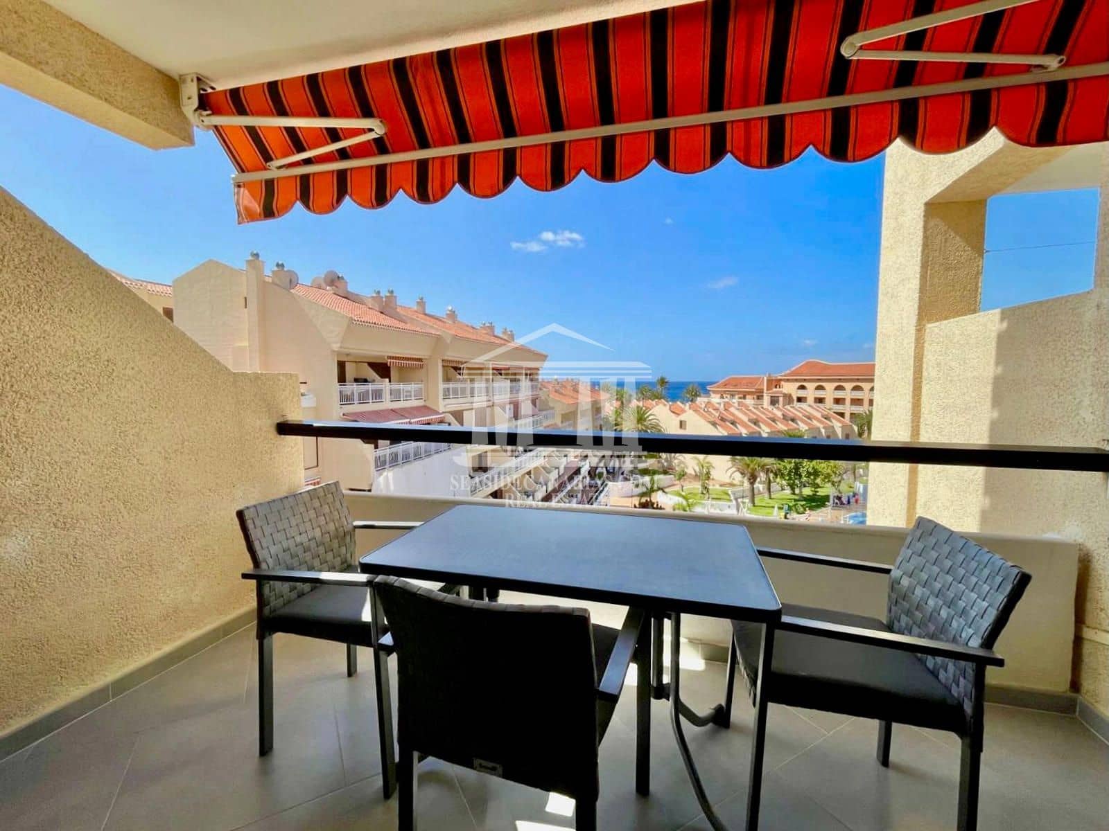 2 soverom Leilighet til salgs i Playa de las Americas med svømmebasseng - € 550 000 (Ref: 8499682)