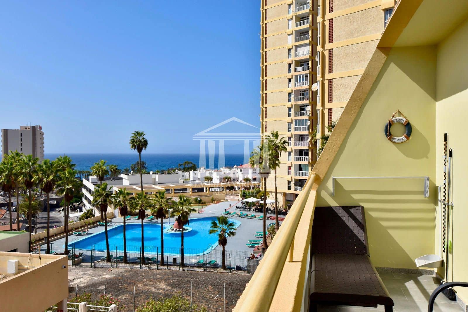 1 soverom Leilighet til salgs i Playa de las Americas med svømmebasseng garasje - € 330 000 (Ref: 8635865)