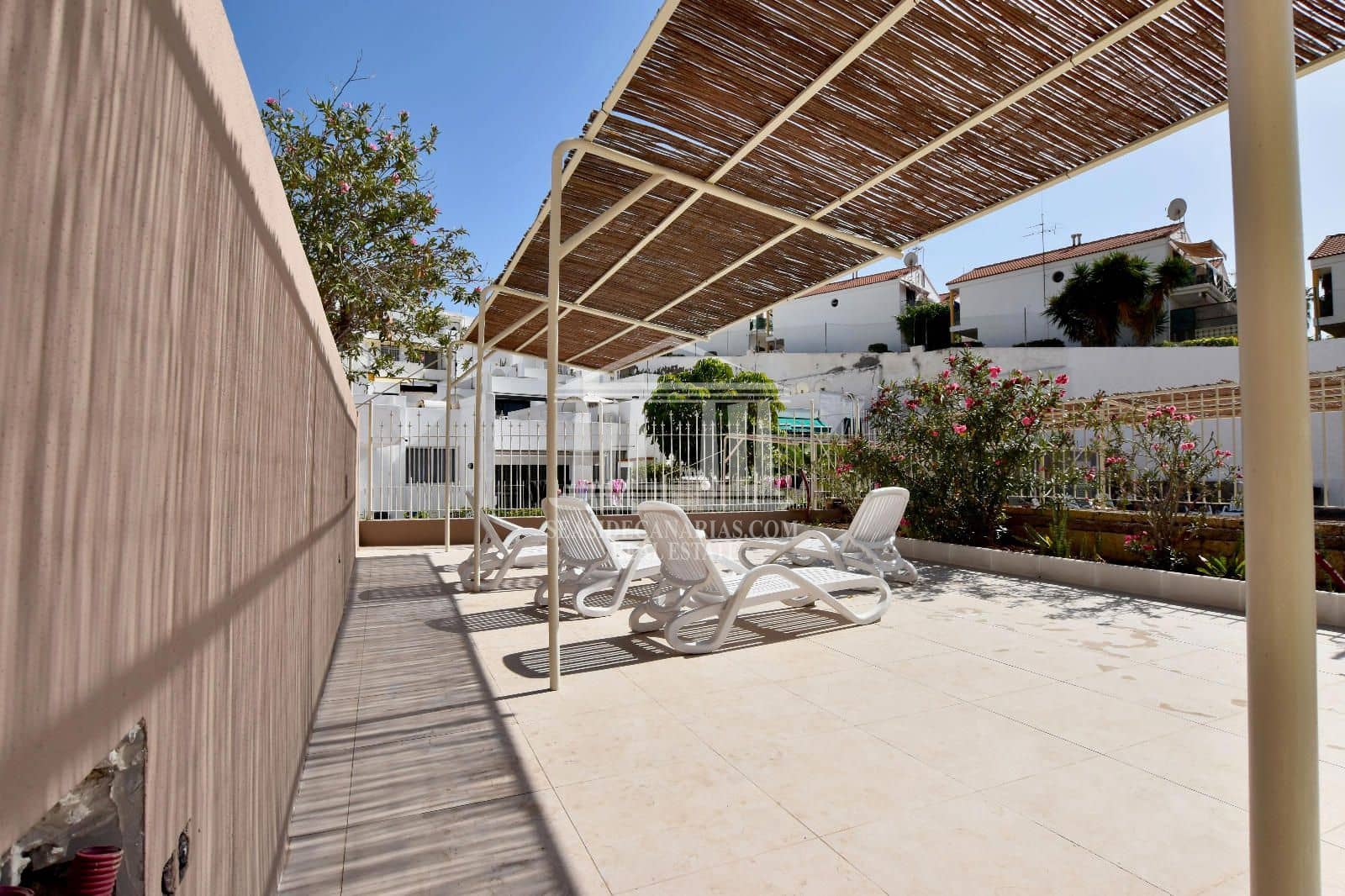 1 soverom Leilighet til salgs i Playa de las Americas med svømmebasseng garasje - € 330 000 (Ref: 8635865)