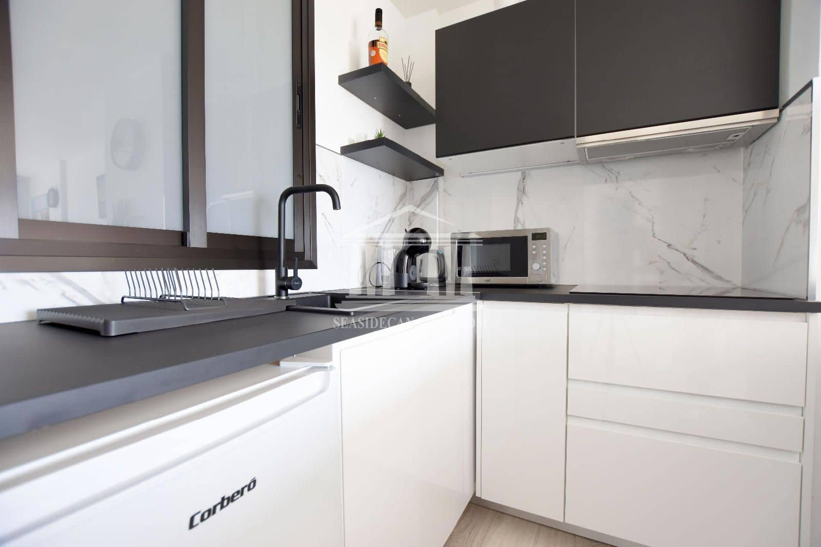 1 soverom Leilighet til salgs i Playa de las Americas med svømmebasseng garasje - € 330 000 (Ref: 8635865)