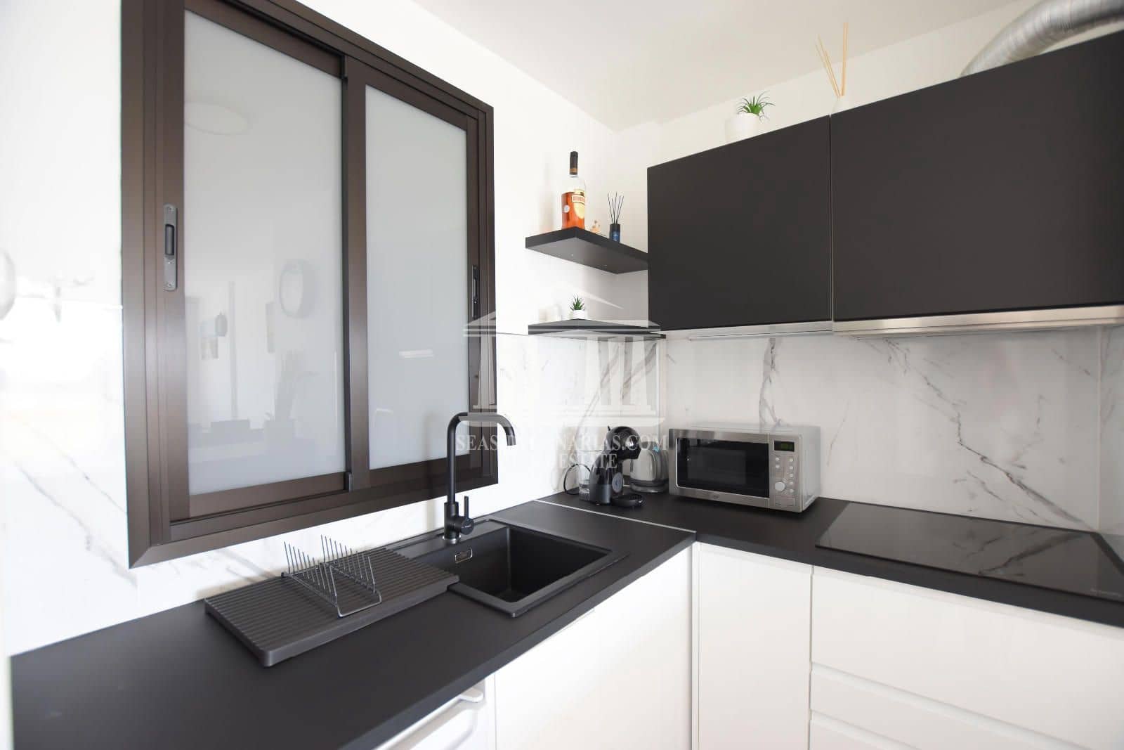 1 soverom Leilighet til salgs i Playa de las Americas med svømmebasseng garasje - € 330 000 (Ref: 8635865)