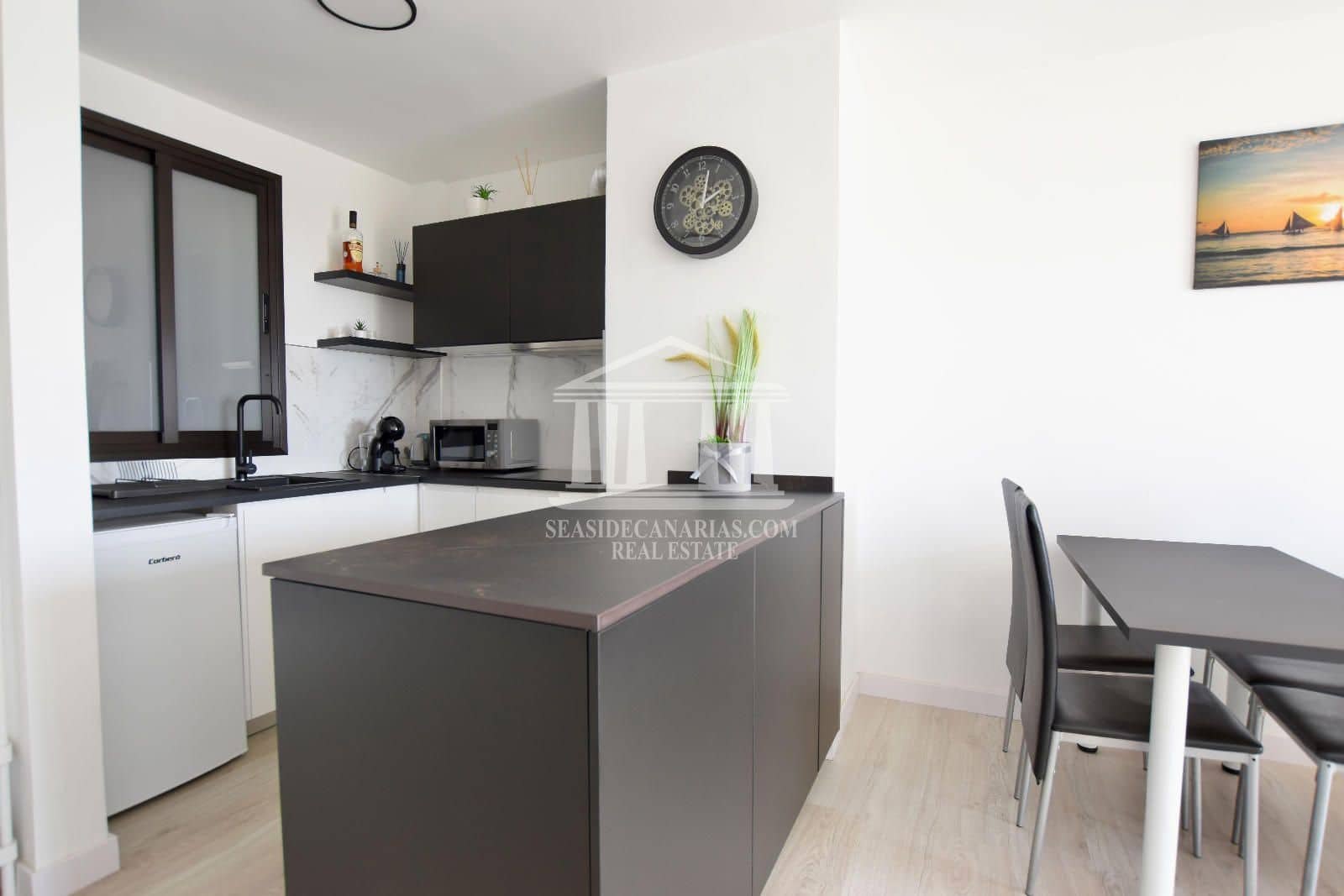 1 soverom Leilighet til salgs i Playa de las Americas med svømmebasseng garasje - € 330 000 (Ref: 8635865)