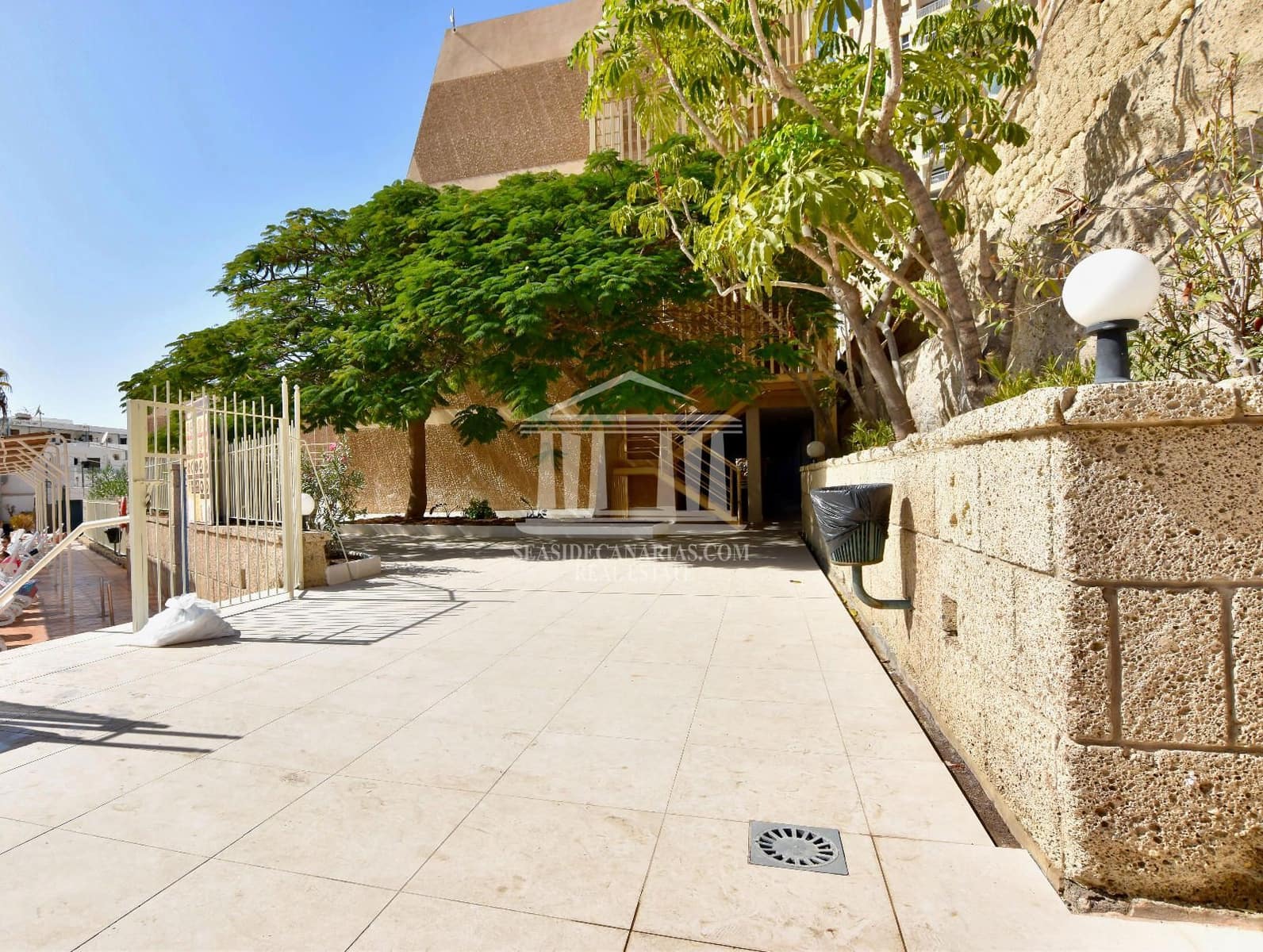 1 soverom Leilighet til salgs i Playa de las Americas med svømmebasseng garasje - € 330 000 (Ref: 8635865)