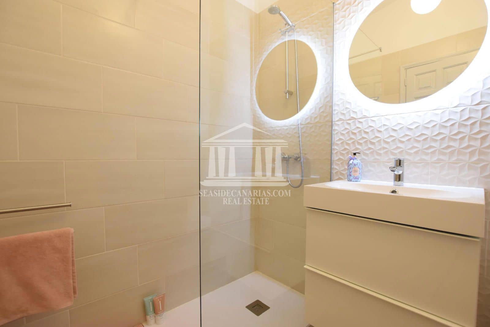 2 soverom Leilighet til salgs i Costa del Silencio med svømmebasseng garasje - € 325 000 (Ref: 8924779)