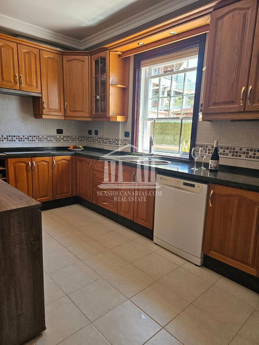 4 soverom Hus til salgs i Adeje med svømmebasseng garasje - € 673 000 (Ref: 9752377)