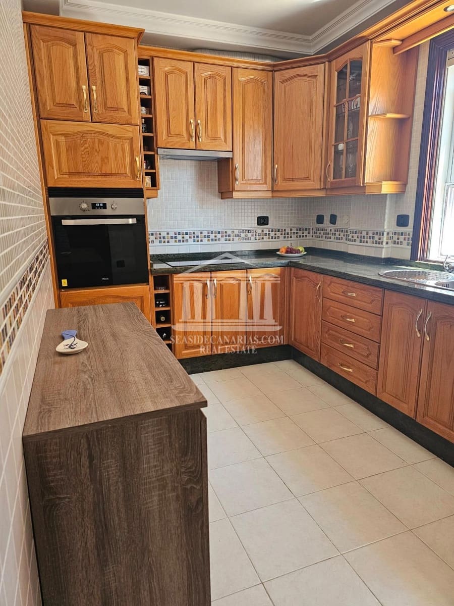 4 soverom Hus til salgs i Adeje med svømmebasseng garasje - € 673 000 (Ref: 9752377)