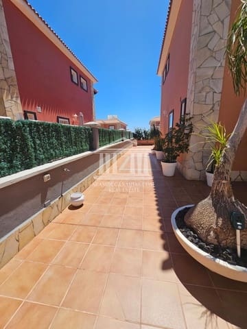 4 soverom Hus til salgs i Adeje med svømmebasseng garasje - € 673 000 (Ref: 9752377)