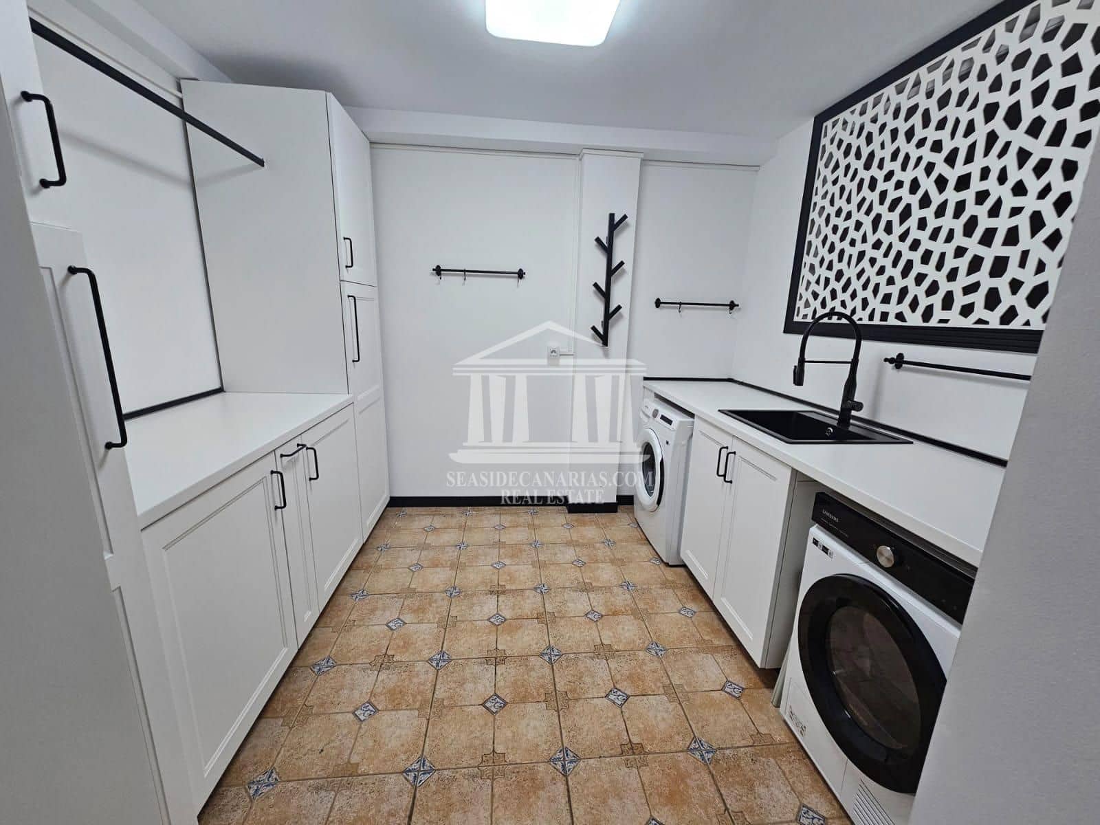 4 soverom Hus til salgs i Adeje med svømmebasseng garasje - € 673 000 (Ref: 9752377)