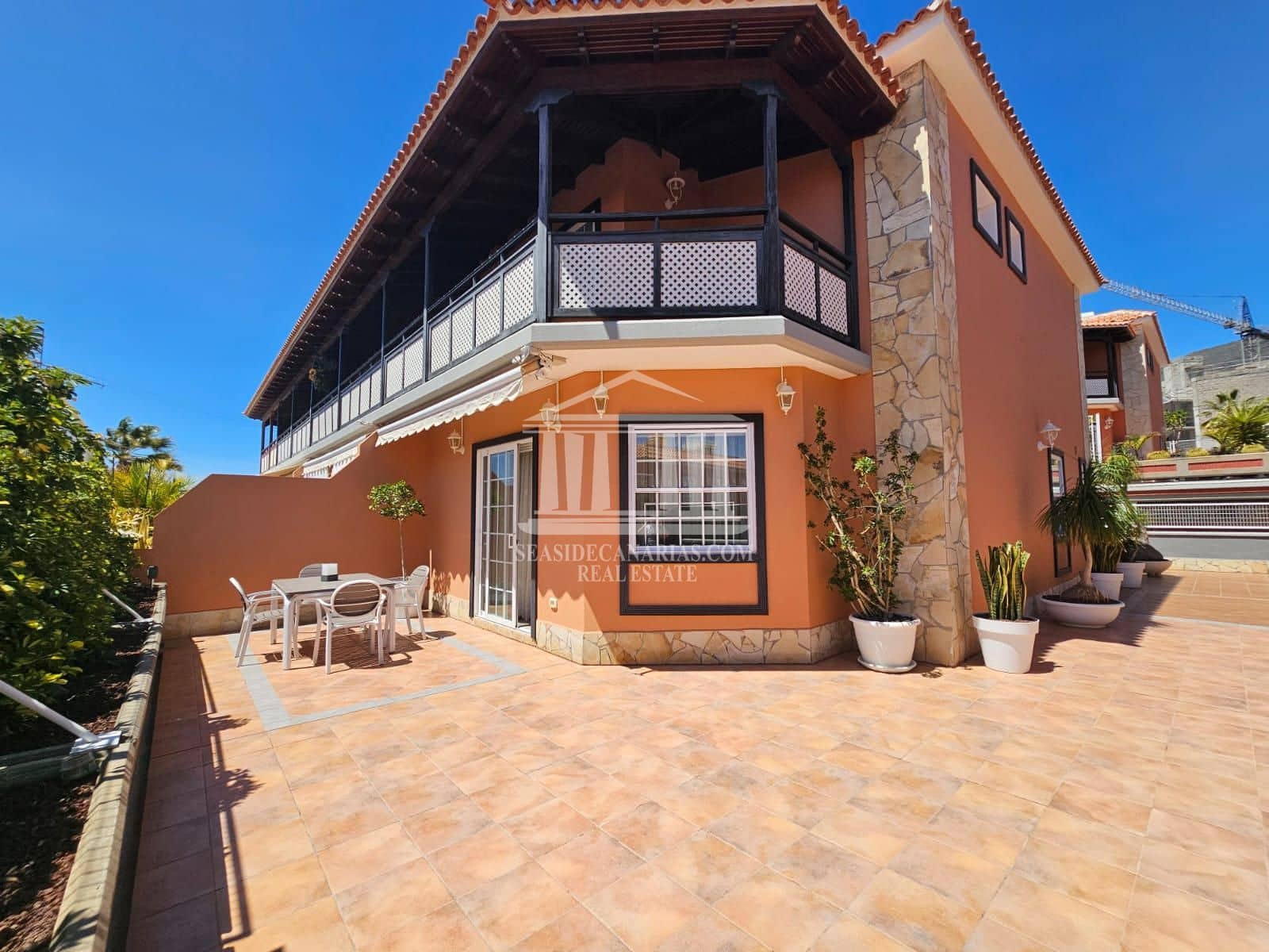 4 soverom Hus til salgs i Adeje med svømmebasseng garasje - € 673 000 (Ref: 9752377)