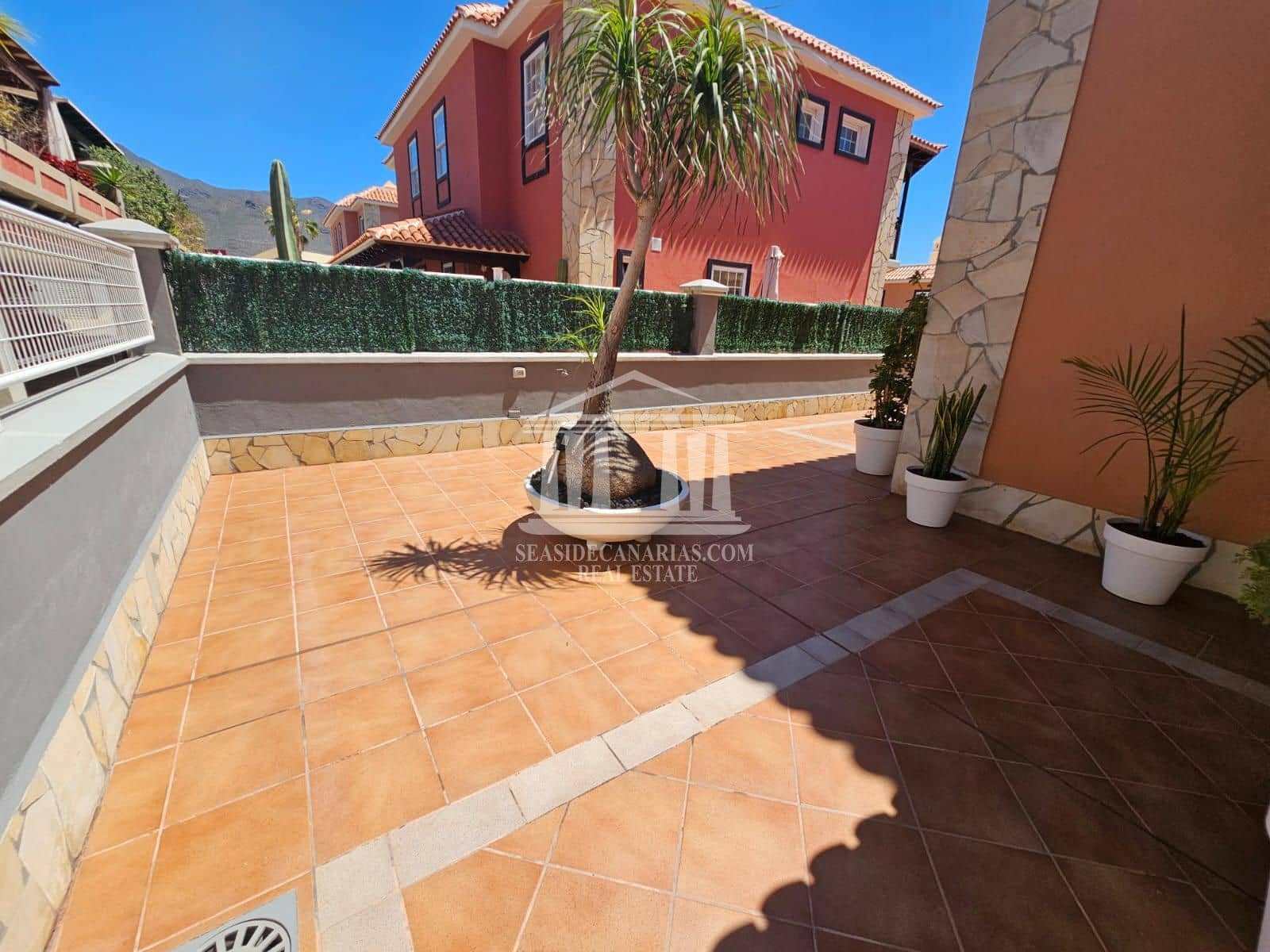 4 soverom Hus til salgs i Adeje med svømmebasseng garasje - € 673 000 (Ref: 9752377)