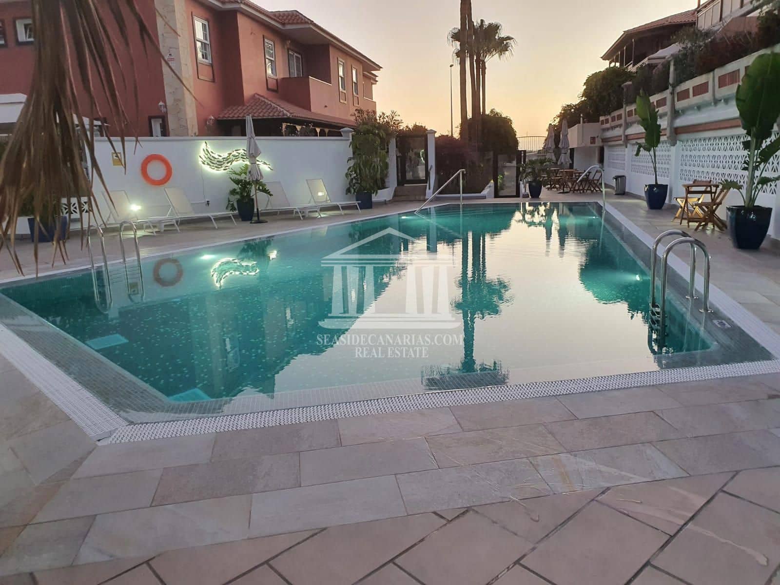 4 soverom Hus til salgs i Adeje med svømmebasseng garasje - € 673 000 (Ref: 9752377)