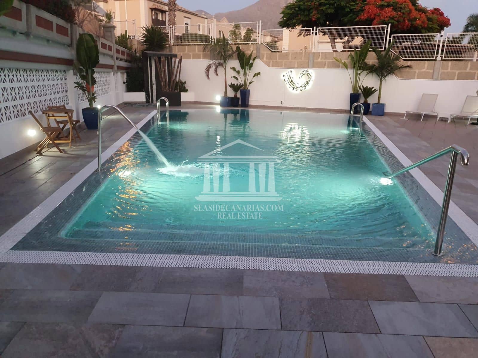 4 soverom Hus til salgs i Adeje med svømmebasseng garasje - € 673 000 (Ref: 9752377)