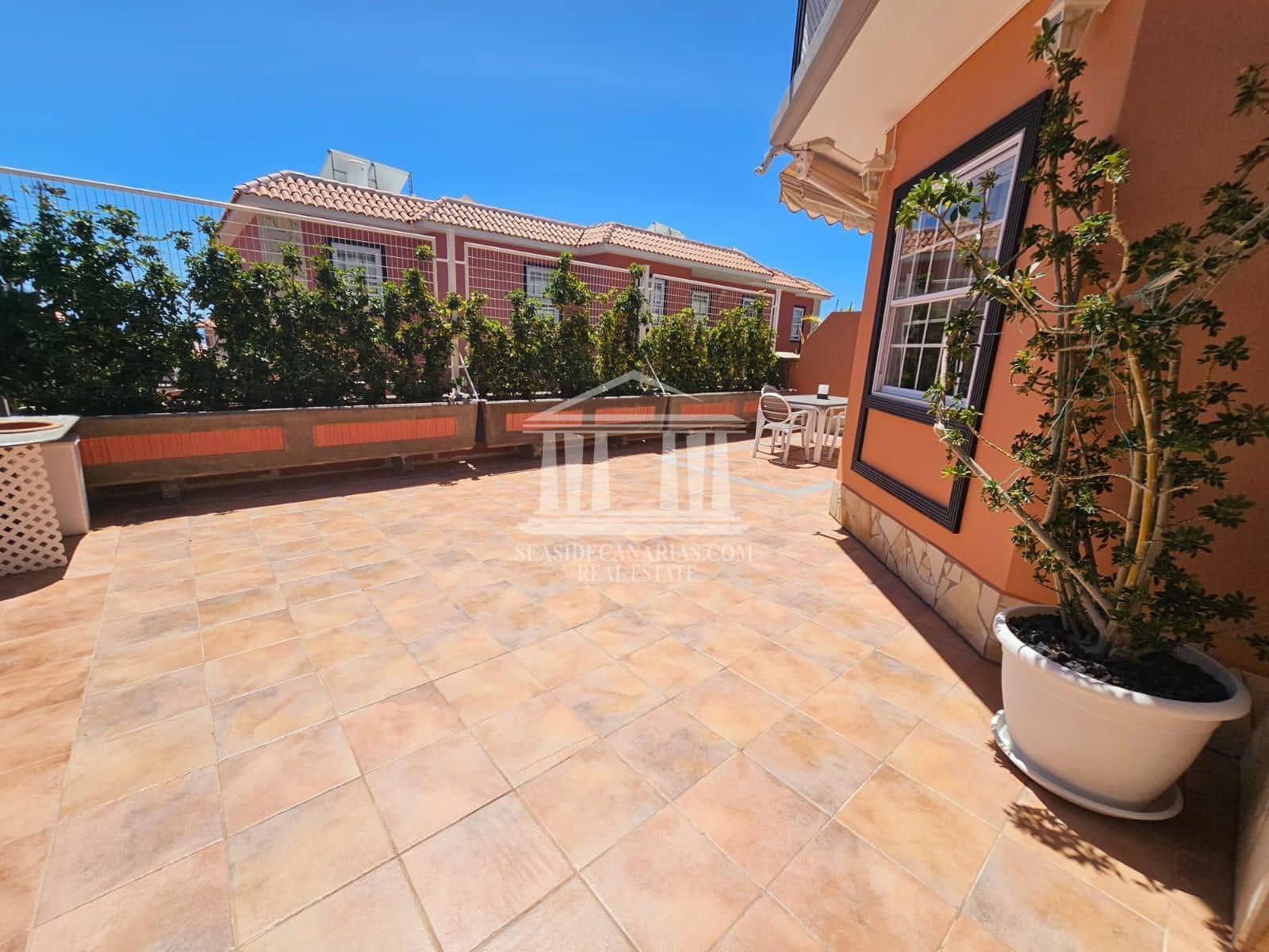 4 soverom Hus til salgs i Adeje med svømmebasseng garasje - € 673 000 (Ref: 9752377)