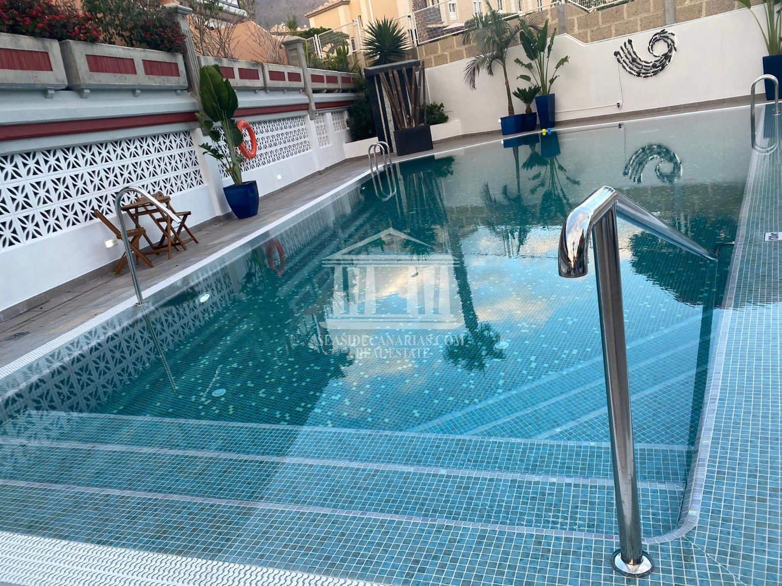 4 soverom Hus til salgs i Adeje med svømmebasseng garasje - € 673 000 (Ref: 9752377)