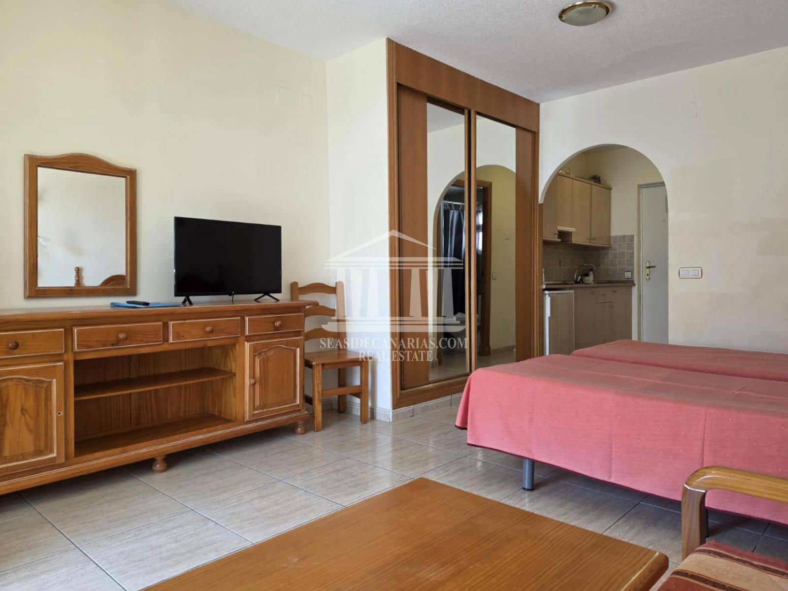 Piso en Costa del Silencio en venta con piscina - 157.500 € (Ref: 9752379)