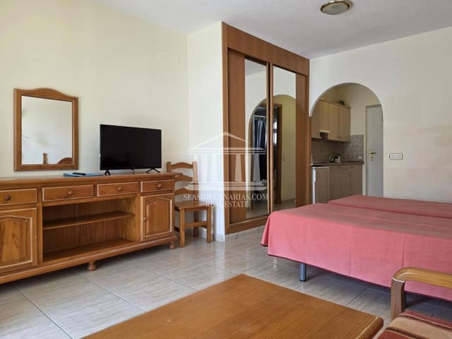 Piso en Costa del Silencio, Arona en venta con piscina - 157.500 € (Ref: 9752379)