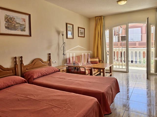 Piso en Costa del Silencio, Arona en venta con piscina - 157.500 € (Ref: 9752379)