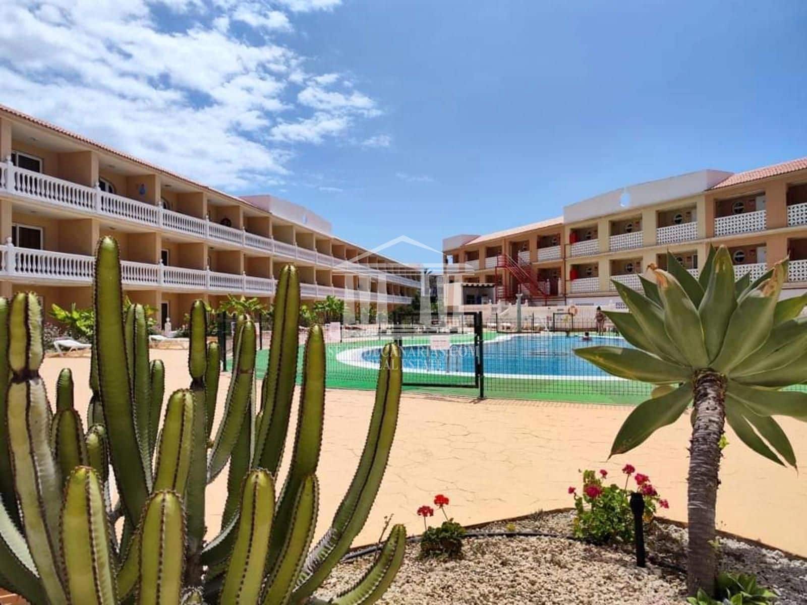 Piso en Costa del Silencio en venta con piscina - 157.500 € (Ref: 9752379)