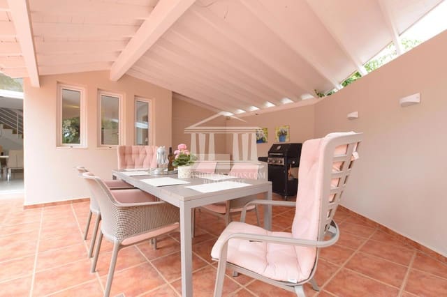 3 bedroom Villa for sale in La Caleta Adeje, Adeje with pool garage - € 1,250,000 (Ref: 9752381)