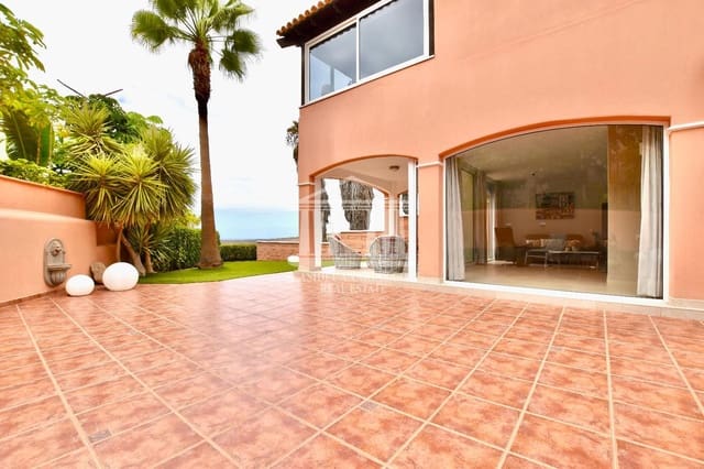 3 bedroom Villa for sale in La Caleta Adeje, Adeje with pool garage - € 1,250,000 (Ref: 9752381)